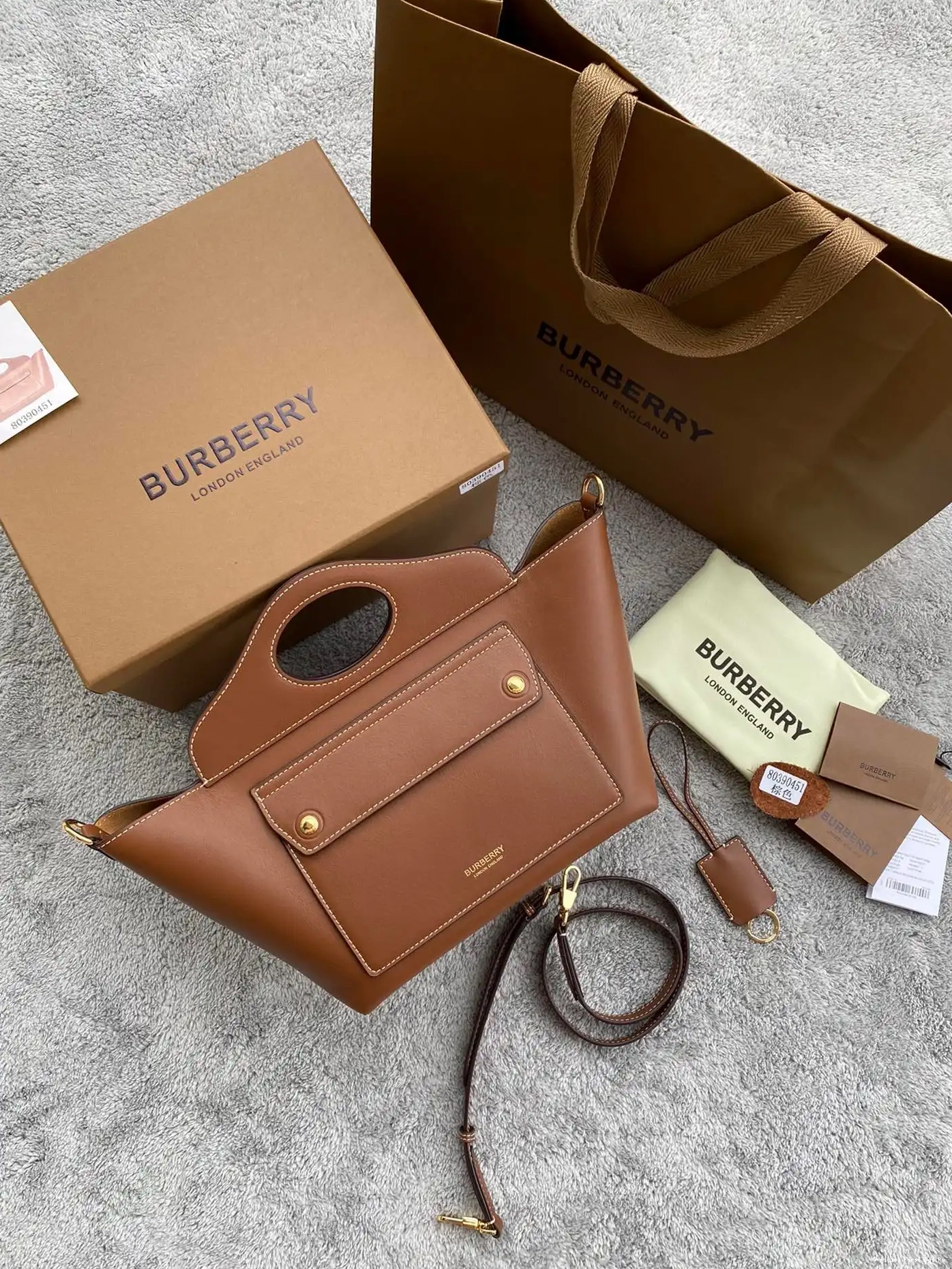 Official FirstBag Ru Pocket Tote BURBERRY 0510